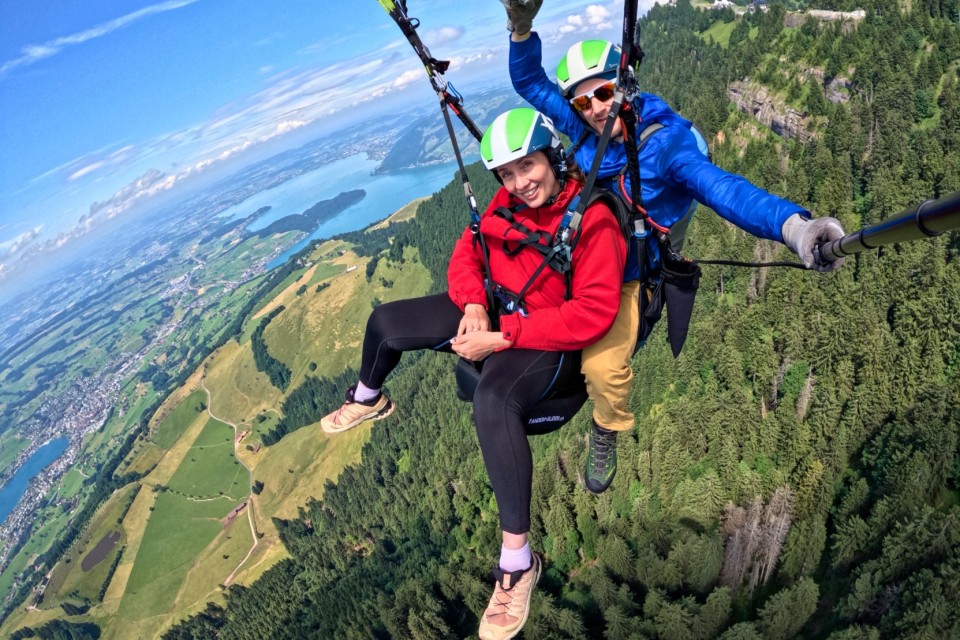Ein Geschenk, das abhebt – Thermikflug mit Yvonne über den Zugersee