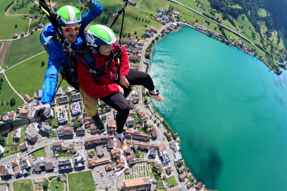 Ein Geschenk, das abhebt – Thermikflug mit Yvonne über den Zugersee