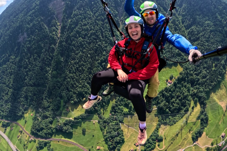 Ein Geschenk, das abhebt – Thermikflug mit Yvonne über den Zugersee