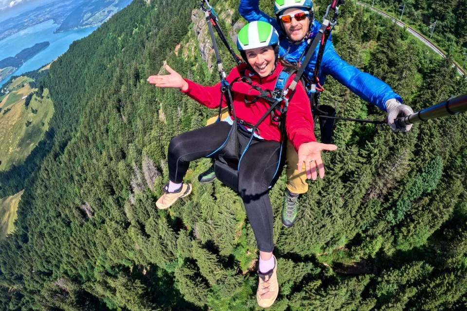 Ein Geschenk, das abhebt – Thermikflug mit Yvonne über den Zugersee
