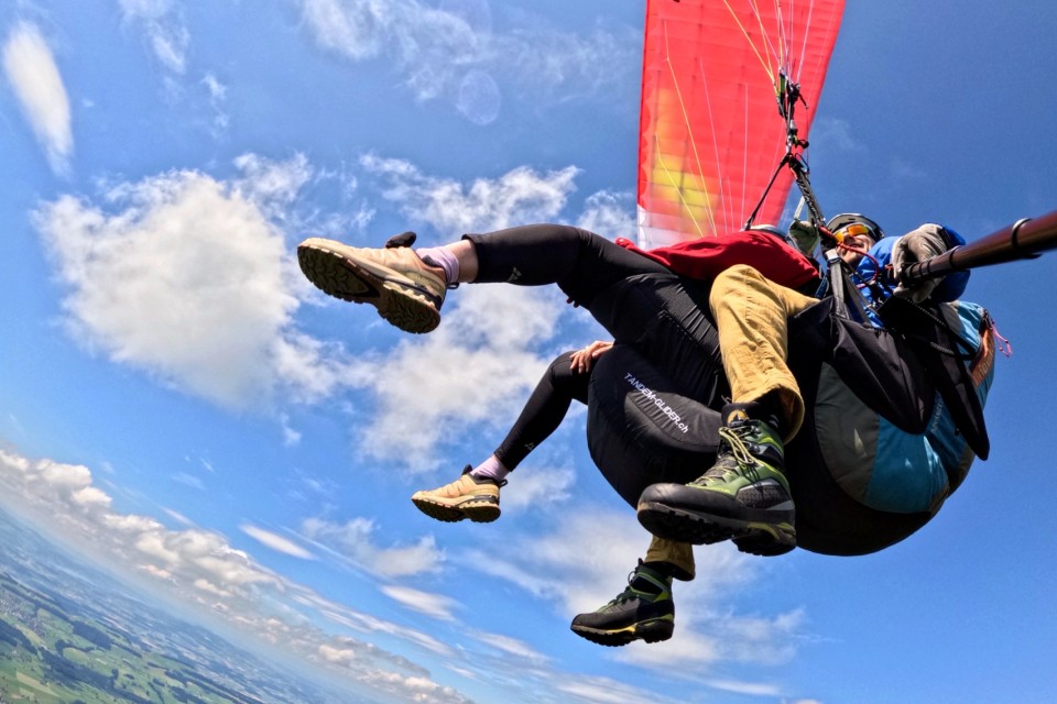 Ein Geschenk, das abhebt – Thermikflug mit Yvonne über den Zugersee