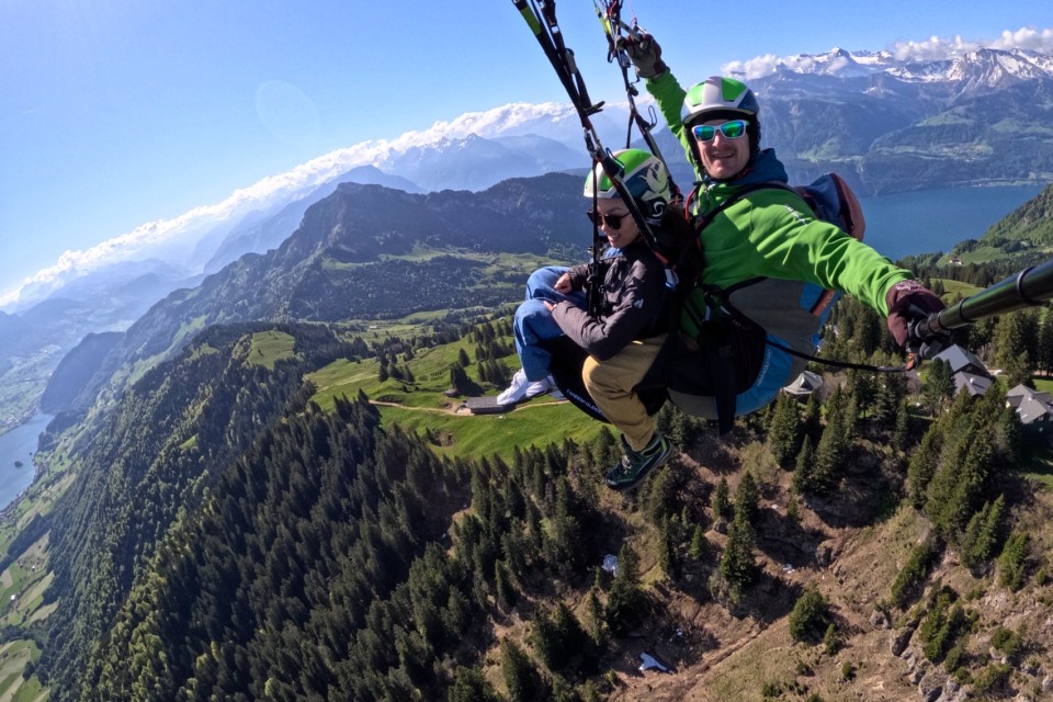 Frische Bise, warmes Lachen – Frühlingsflug ab Rigi Scheidegg mit Lee