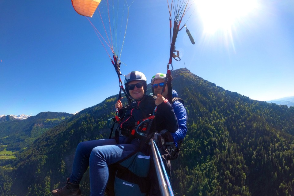 Schon die zweite Runde – von der Rigi über den Zugersee: Mit Bas & Mariska zurück in der Luft