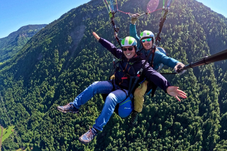 Schon die zweite Runde – von der Rigi über den Zugersee: Mit Bas & Mariska zurück in der Luft