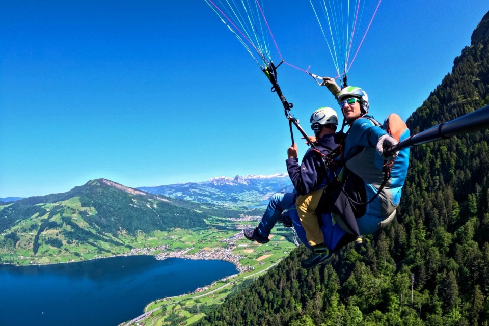 Schon die zweite Runde – von der Rigi über den Zugersee: Mit Bas & Mariska zurück in der Luft