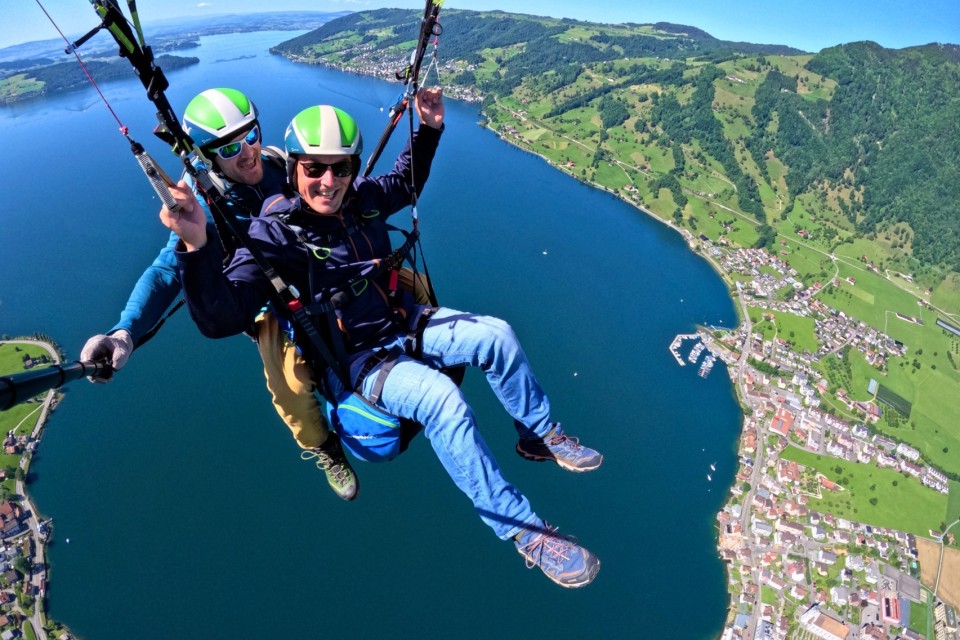 Schon die zweite Runde – von der Rigi über den Zugersee: Mit Bas & Mariska zurück in der Luft