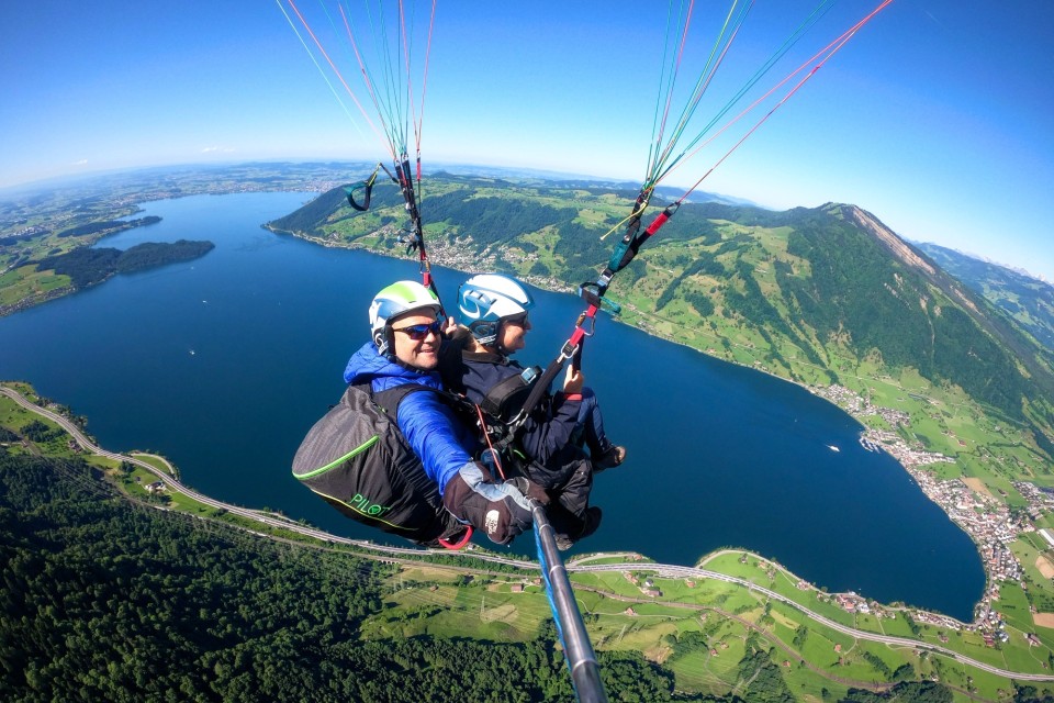 Schon die zweite Runde – von der Rigi über den Zugersee: Mit Bas & Mariska zurück in der Luft