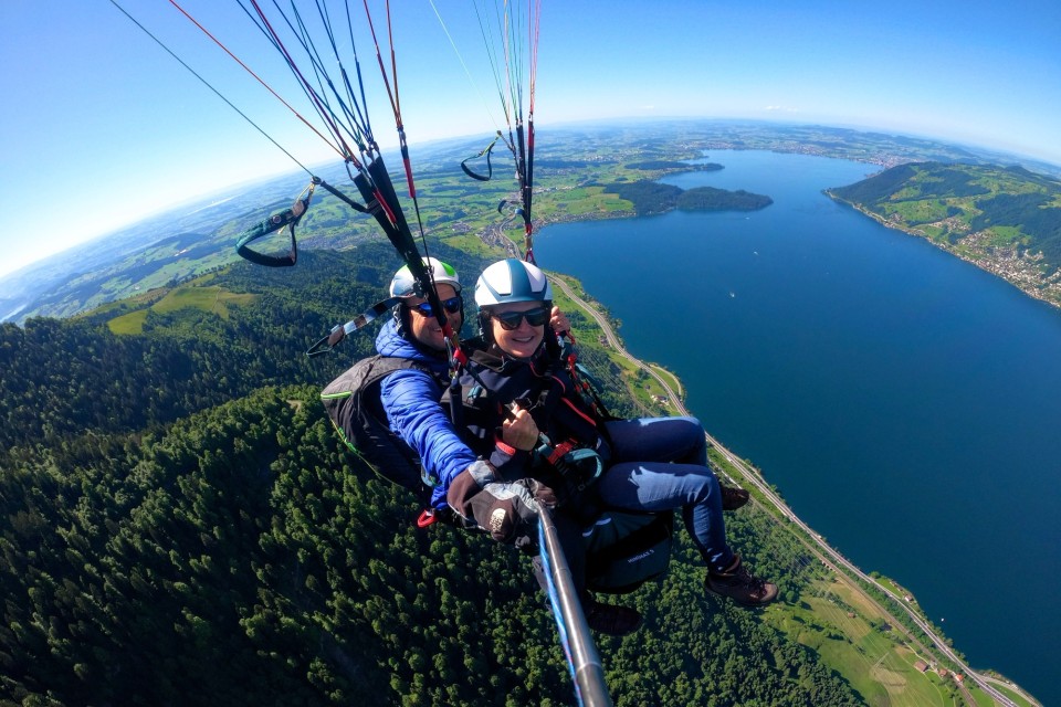 Schon die zweite Runde – von der Rigi über den Zugersee: Mit Bas & Mariska zurück in der Luft