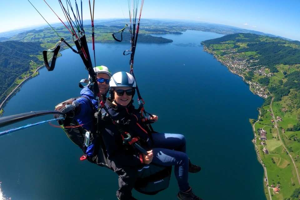 Schon die zweite Runde – von der Rigi über den Zugersee: Mit Bas & Mariska zurück in der Luft